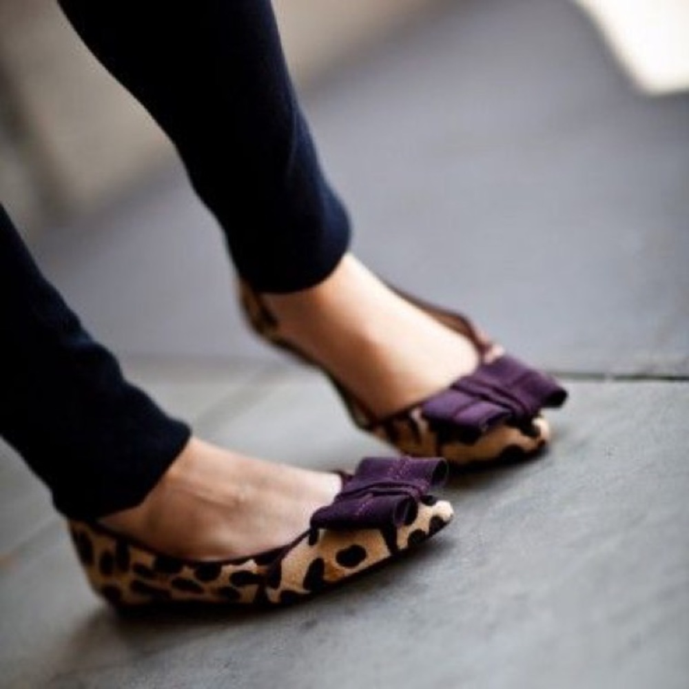 Classique Entier size 8.5 Leather/Animal Print Flats